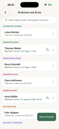 Liste der Gesundheitsfachkräfte in FichaMed, jeweils mit Fachrichtung und Kontaktdaten.
