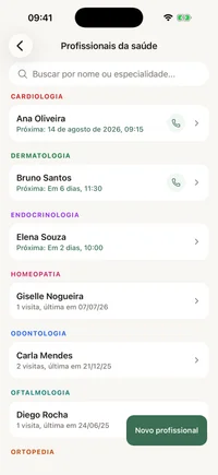 Lista de profissionais de saúde no FichaMed, cada um com especialidade e dados de contato.
